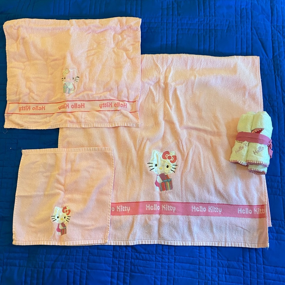 Hello Kitty Towel Set